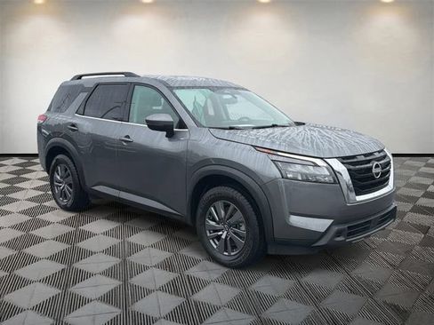Used 2024 Nissan Pathfinder SV FWD image 3