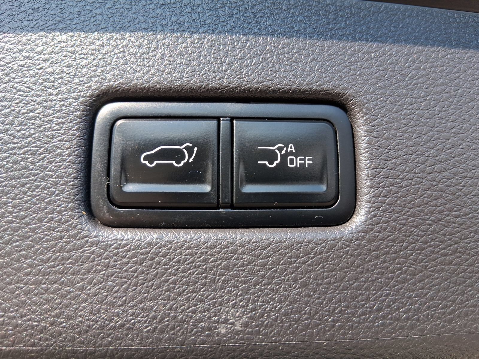 Used 2024 Kia Carnival EX FWD image 14