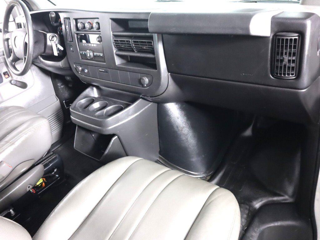 Used 2013 Chevrolet Express 1500 RWD image 31