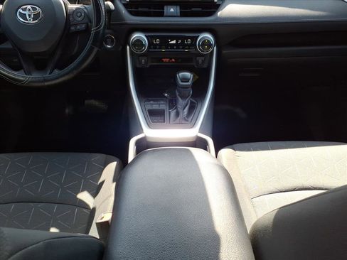 Used 2020 Toyota RAV4 XLE w/ Convenience Package image 18