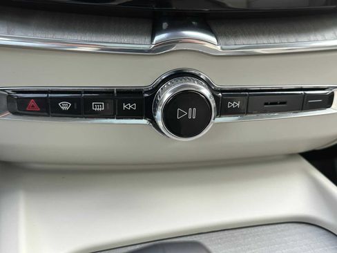 Used 2025 Volvo XC60 B5 Plus w/ Protection Package Premier image 29