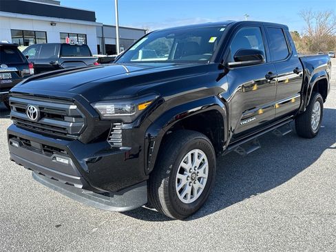 Used 2025 Toyota Tacoma SR5 image 7