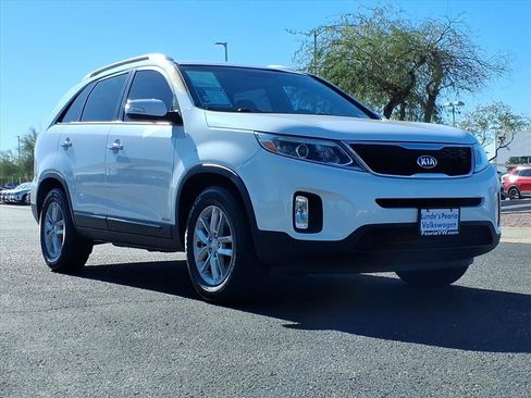 Used 2015 Kia Sorento LX image 1