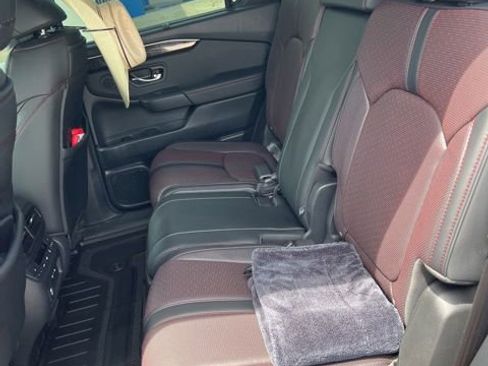 Used 2025 Honda Pilot Black Edition image 11