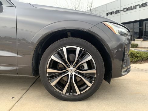 Used 2025 Volvo XC60 B5 Plus image 13