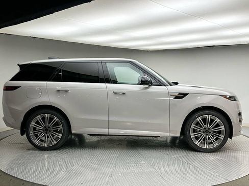 Certified 2026 Land Rover Range Rover Sport Dynamic SE AWD/4WD image 12
