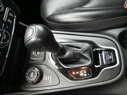 Used 2023 Jeep Cherokee Altitude Lux image 9