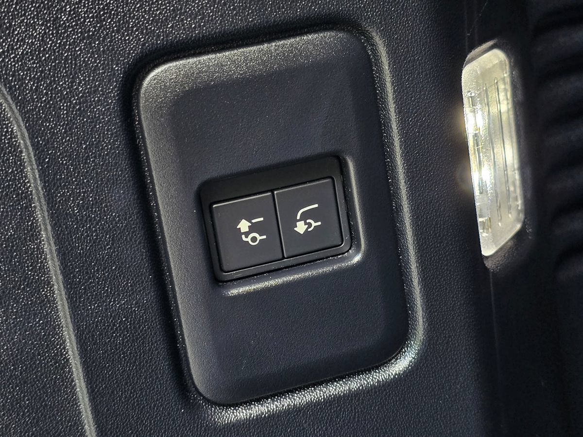 Used 2023 Land Rover Defender 130 X AWD/4WD image 80