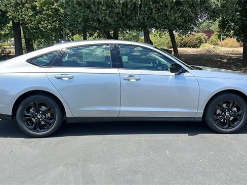 New 2025 Honda Accord SE image 3