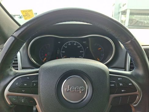 Used 2018 Jeep Grand Cherokee Laredo AWD/4WD image 22