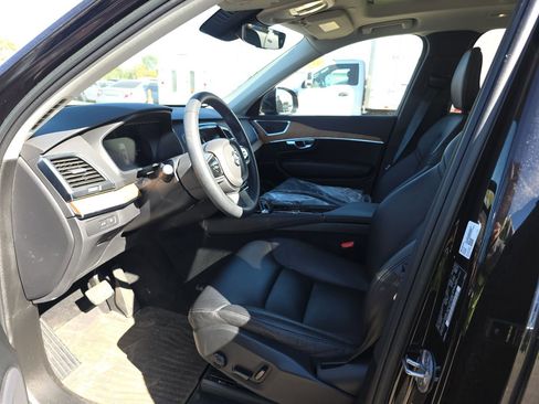 Used 2023 Volvo XC90 T8 Core image 9