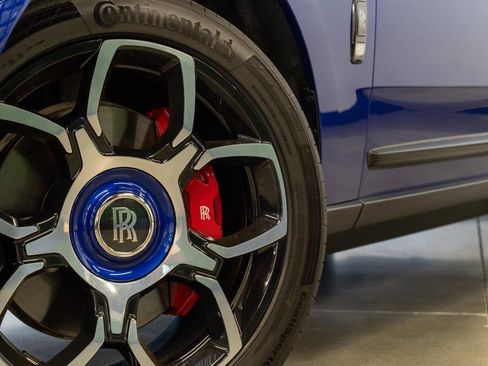 Used 2021 Rolls-Royce Cullinan Black Badge image 36