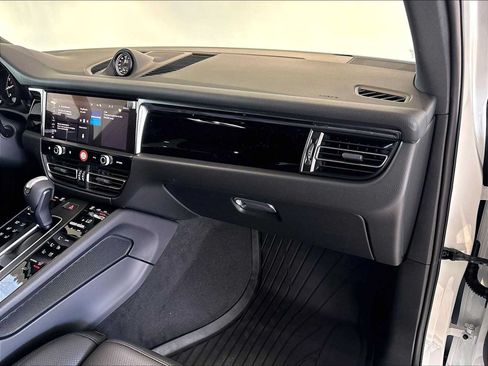 New 2026 Porsche Macan AWD/4WD image 22