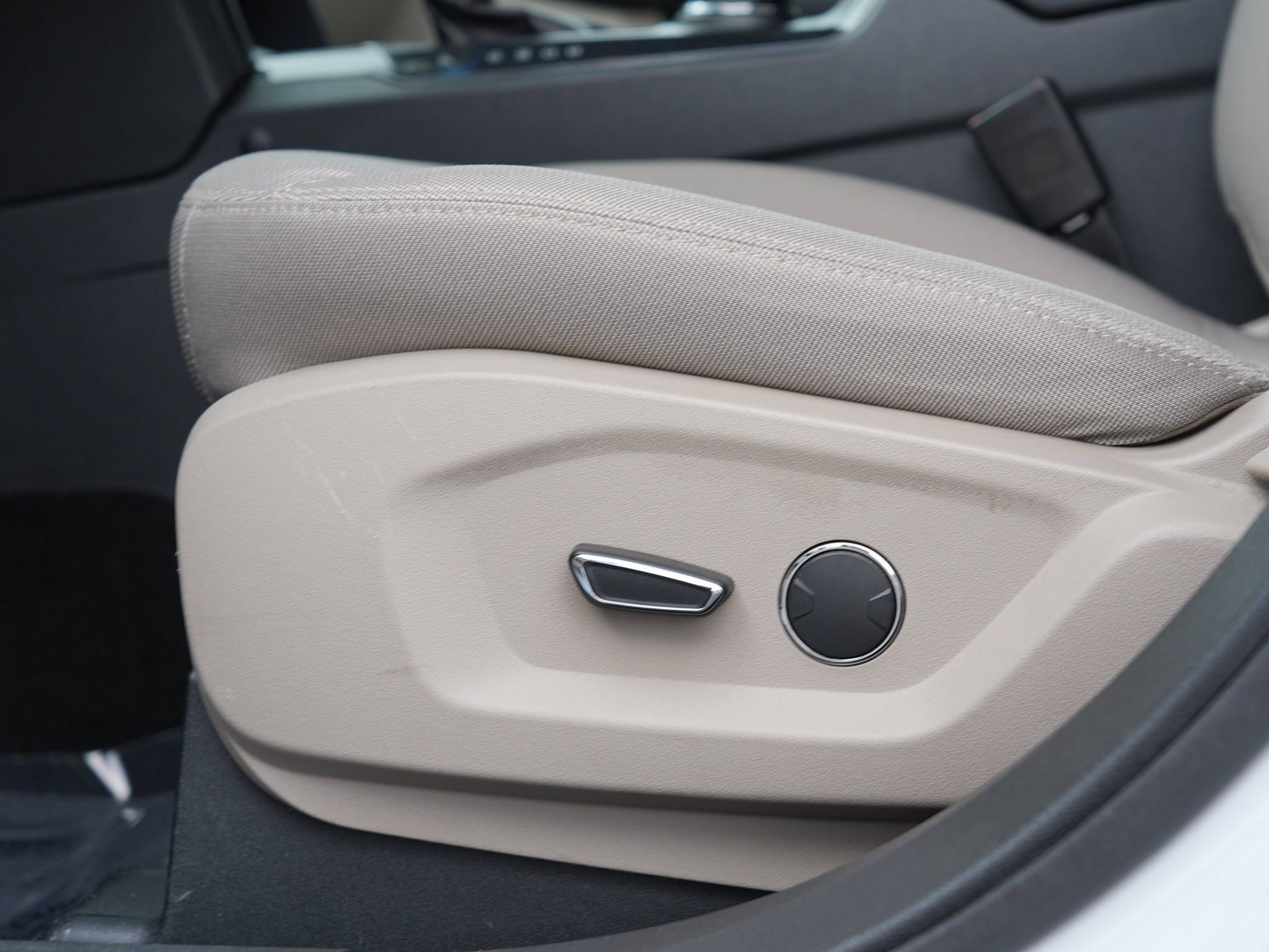 Used 2018 Ford Explorer 4WD image 16