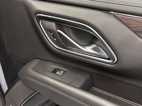 Used 2024 Chevrolet Suburban Z71 w/ Luxury Package image 25