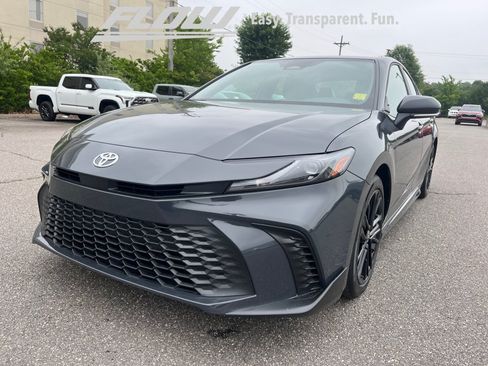 Used 2026 Toyota Camry SE FWD image 28