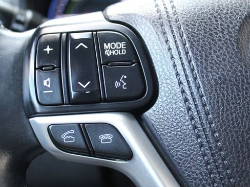 Used 2016 Toyota Highlander Limited Platinum image 31