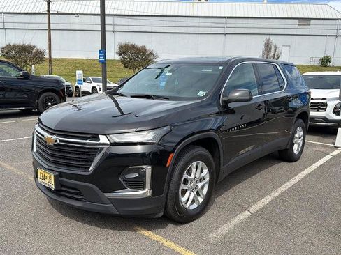 Used 2023 Chevrolet Traverse LS FWD image 3