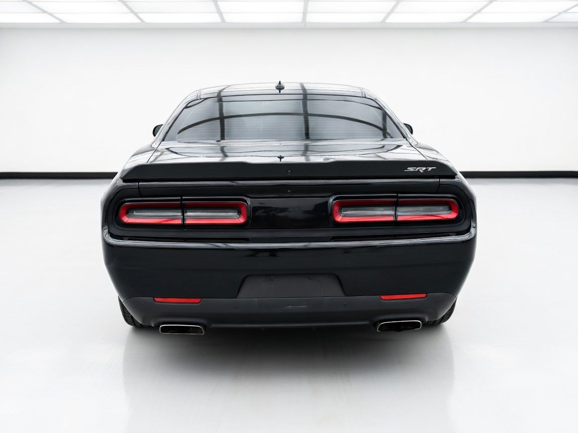 Used 2015 Dodge Challenger SRT RWD image 5