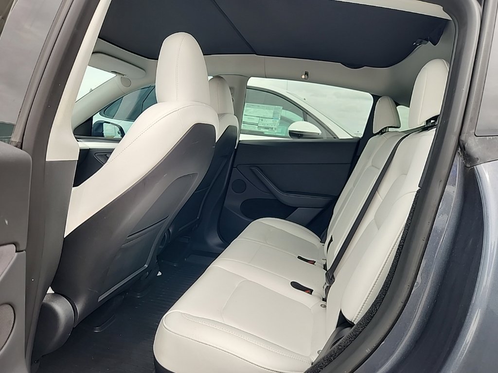 Used 2023 Tesla Model Y Long Range AWD/4WD image 3
