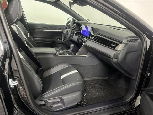 Used 2025 Toyota Camry SE image 27