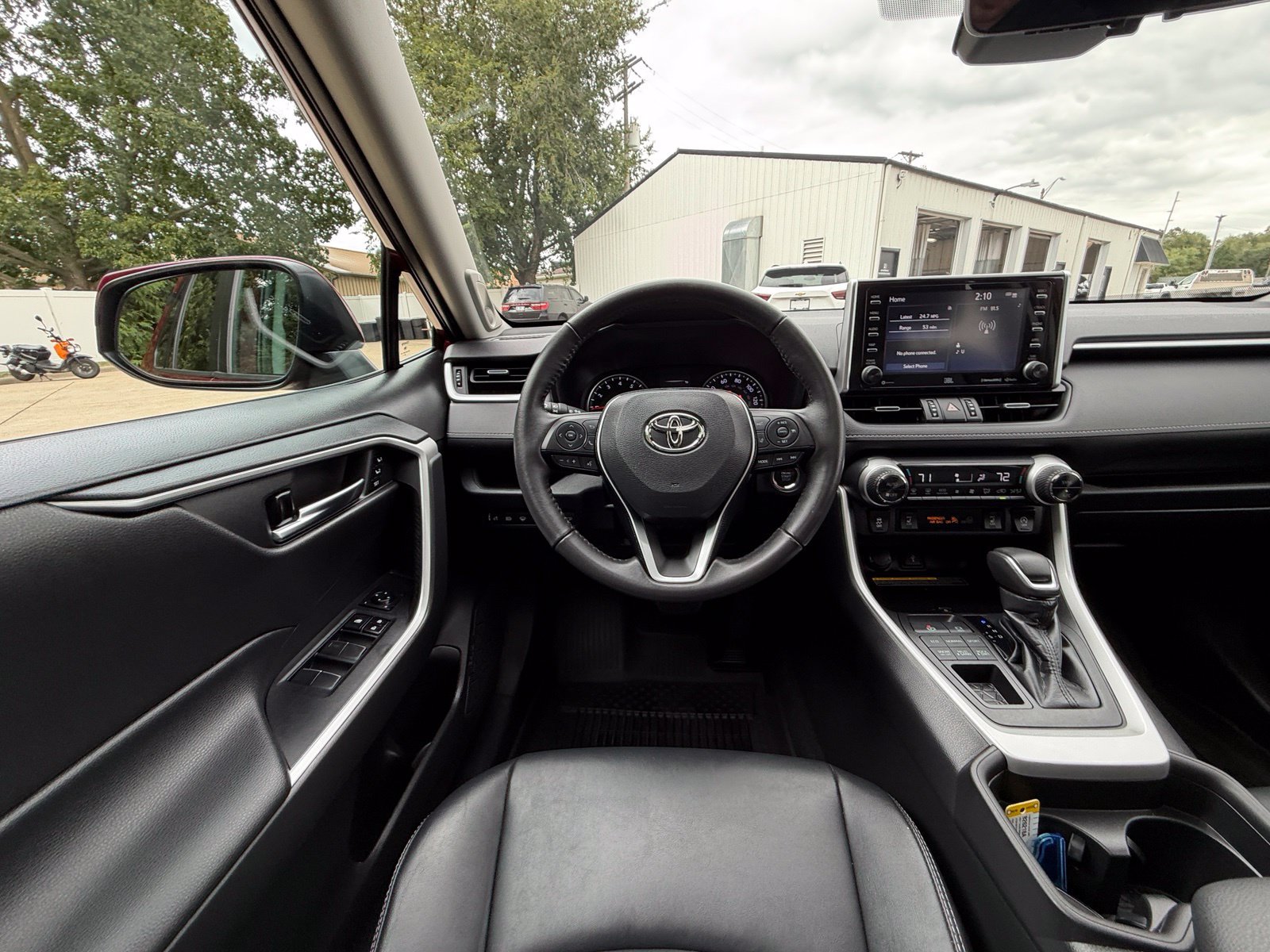 Used 2021 Toyota RAV4 XLE Premium AWD/4WD image 2