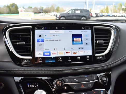 New 2026 Chrysler Pacifica Select image 18