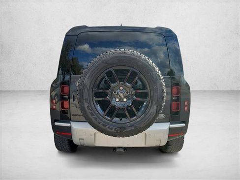 Used 2023 Land Rover Defender 90 S image 6