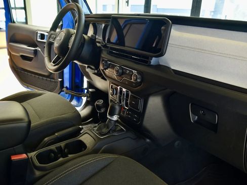 Used 2024 Jeep Wrangler Willys image 24