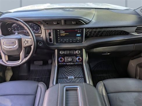 Used 2024 GMC Yukon Denali w/ Advanced Technology Package image 17