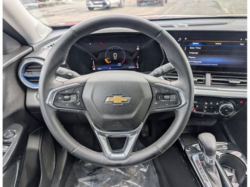 Used 2025 Chevrolet Trax LT w/ LT Convenience Package image 27