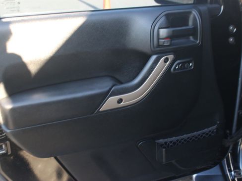 Used 2017 Jeep Wrangler 75th Anniversary image 14