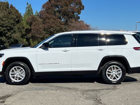 Used 2023 Jeep Grand Cherokee L Laredo image 7