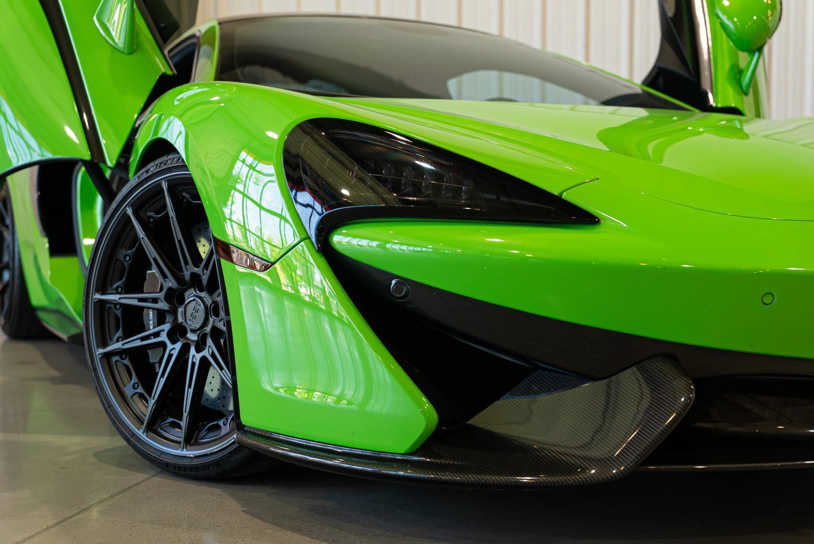 Used 2016 McLaren 570S Coupe RWD image 4