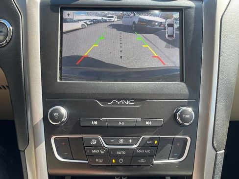 Used 2019 Ford Fusion SE image 13