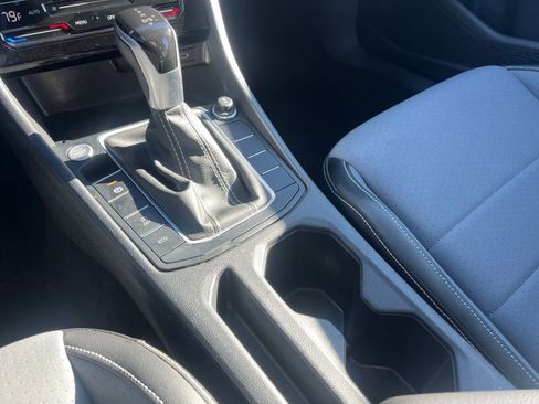 Used 2025 Volkswagen Jetta SE image 41