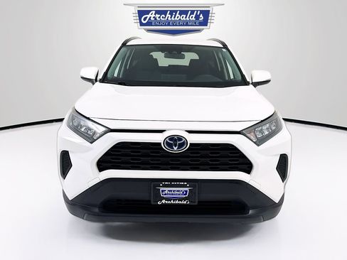 Used 2019 Toyota RAV4 LE image 2