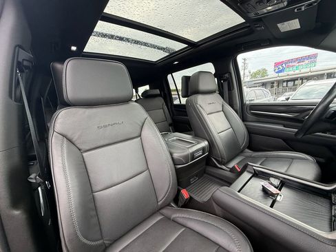 Used 2021 GMC Yukon XL Denali w/ Denali Ultimate Package AWD/4WD image 26