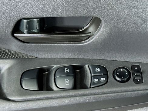 Used 2021 Nissan Kicks S image 23