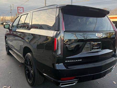 Used 2024 Cadillac Escalade ESV Premium Luxury image 6