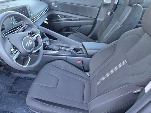 Used 2025 Hyundai Elantra SE FWD image 19