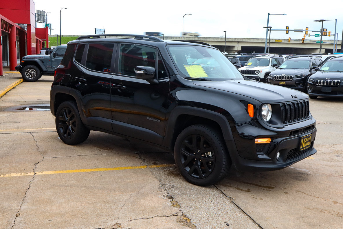 Used 2023 Jeep Renegade Altitude w/ Sun/Sound Group AWD/4WD image 4