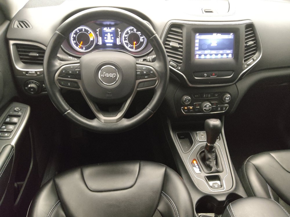 Used 2019 Jeep Cherokee Latitude Plus w/ Comfort/Convenience Group FWD image 22