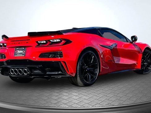 Used 2024 Chevrolet Corvette Z06 RWD image 2