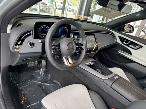 New 2025 Mercedes-Benz E 53 AMG e 4MATIC Sedan image 14