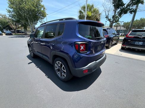 Used 2018 Jeep Renegade Latitude FWD image 13