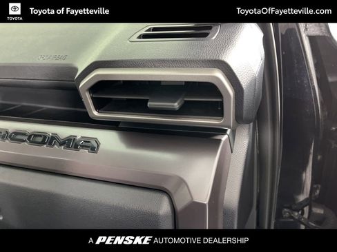 Certified 2025 Toyota Tacoma SR5 w/ SR5 Upgrade Package AWD/4WD image 19