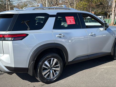 Certified 2023 Nissan Pathfinder SL w/ Black Appearance Package image 27