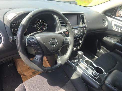 Used 2018 Nissan Pathfinder SV AWD/4WD image 5