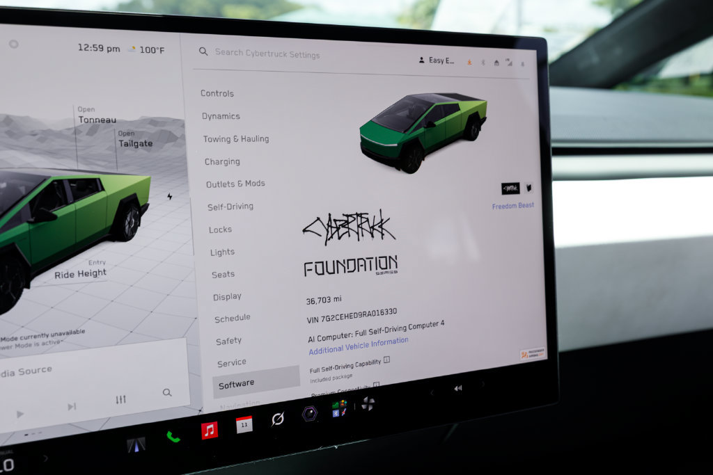 Used 2024 Tesla Cybertruck AWD Crew Cab image 33